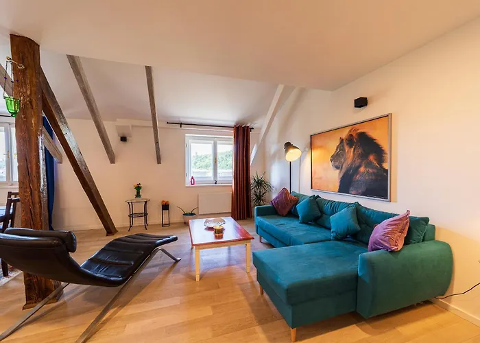 Classy Riverside Apartment In The Old Town Of Prague