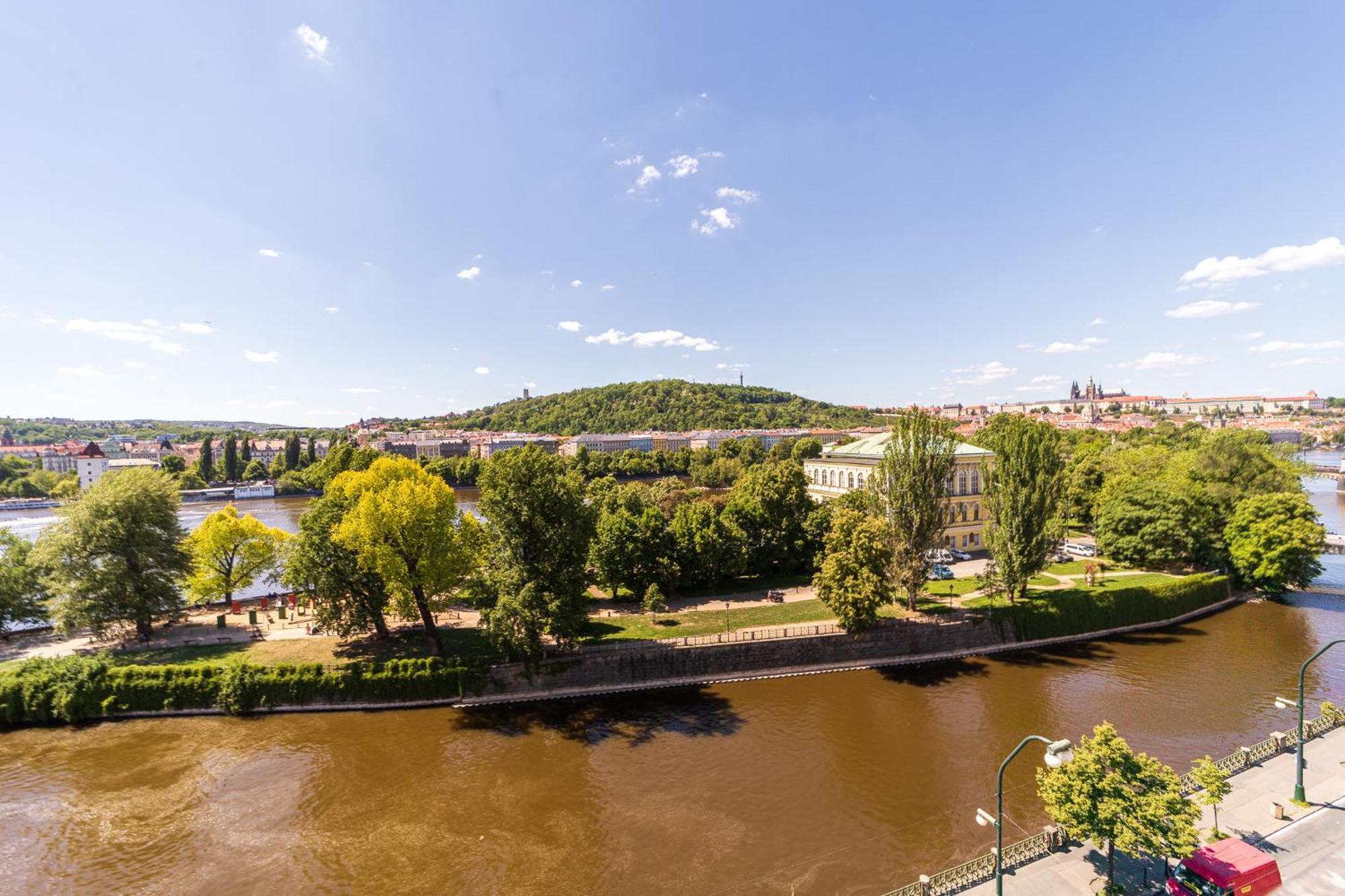 Apartment Classy Riverside In The Old Town Of Prague