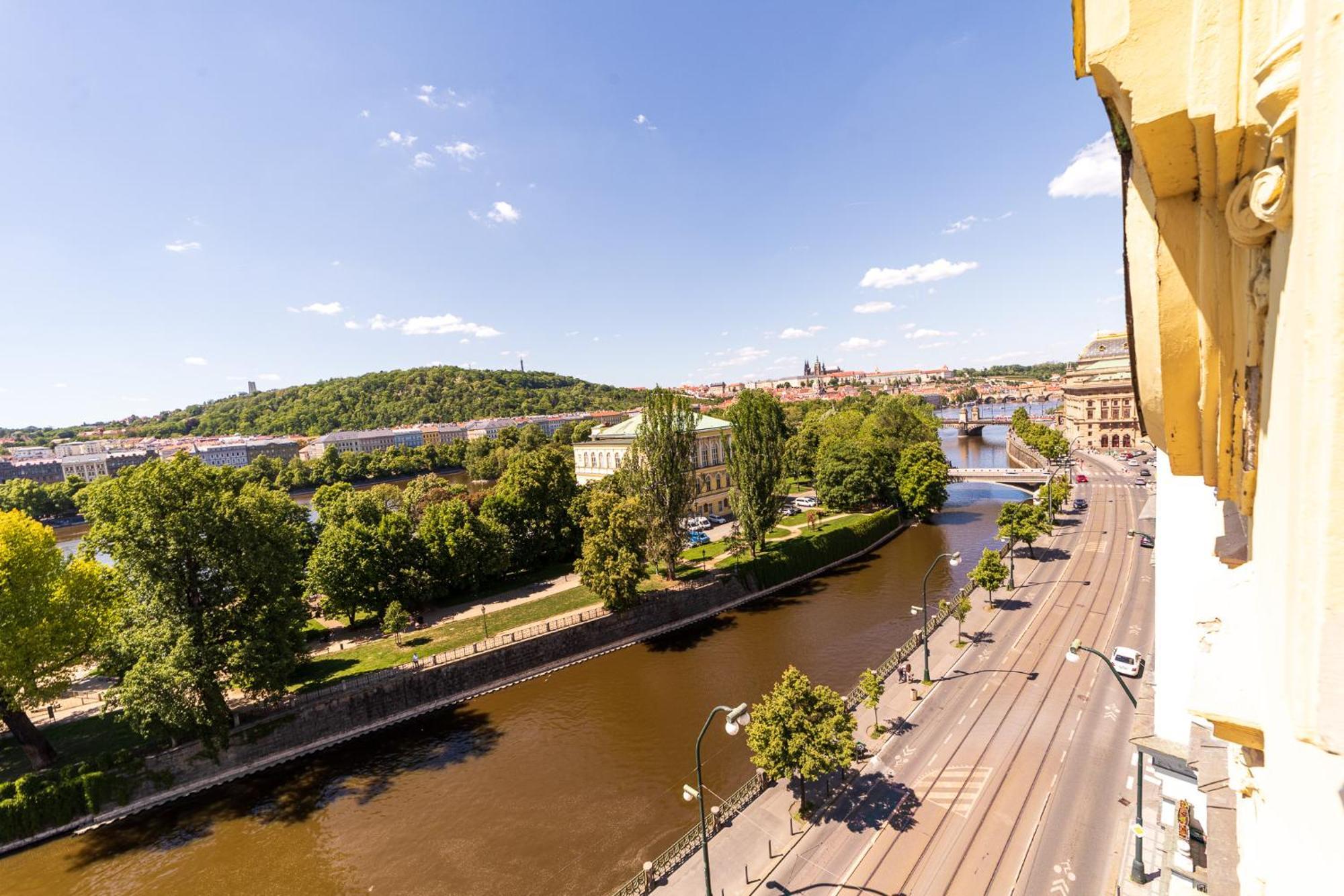 Classy Riverside In The Old Town Of Apartment Prague